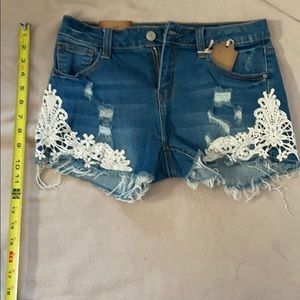 Mid-rise Lace Fringe Raw Hem Stretchy Jean shorts